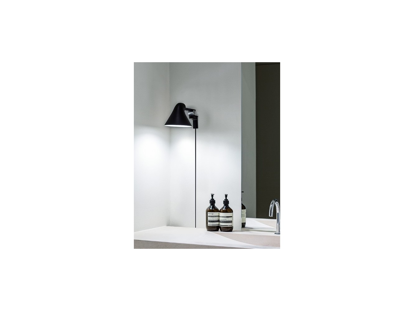 Comprar Louis Poulsen NJP aplique brazo corto LED 27K
