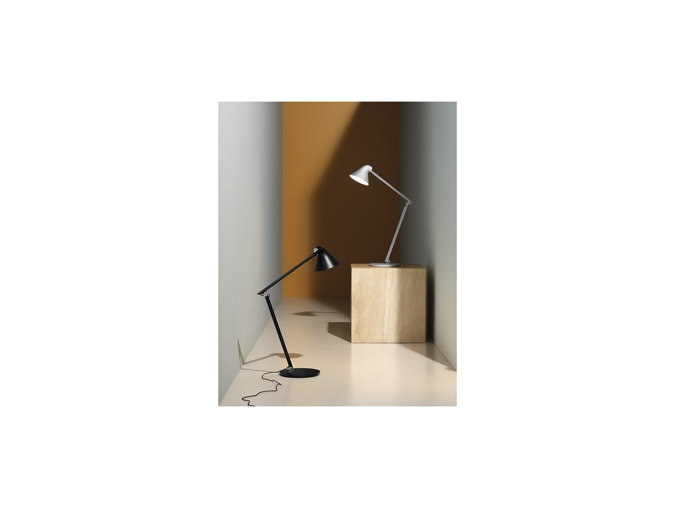 Comprar Louis Poulsen lámpara de mesa NJP 27k