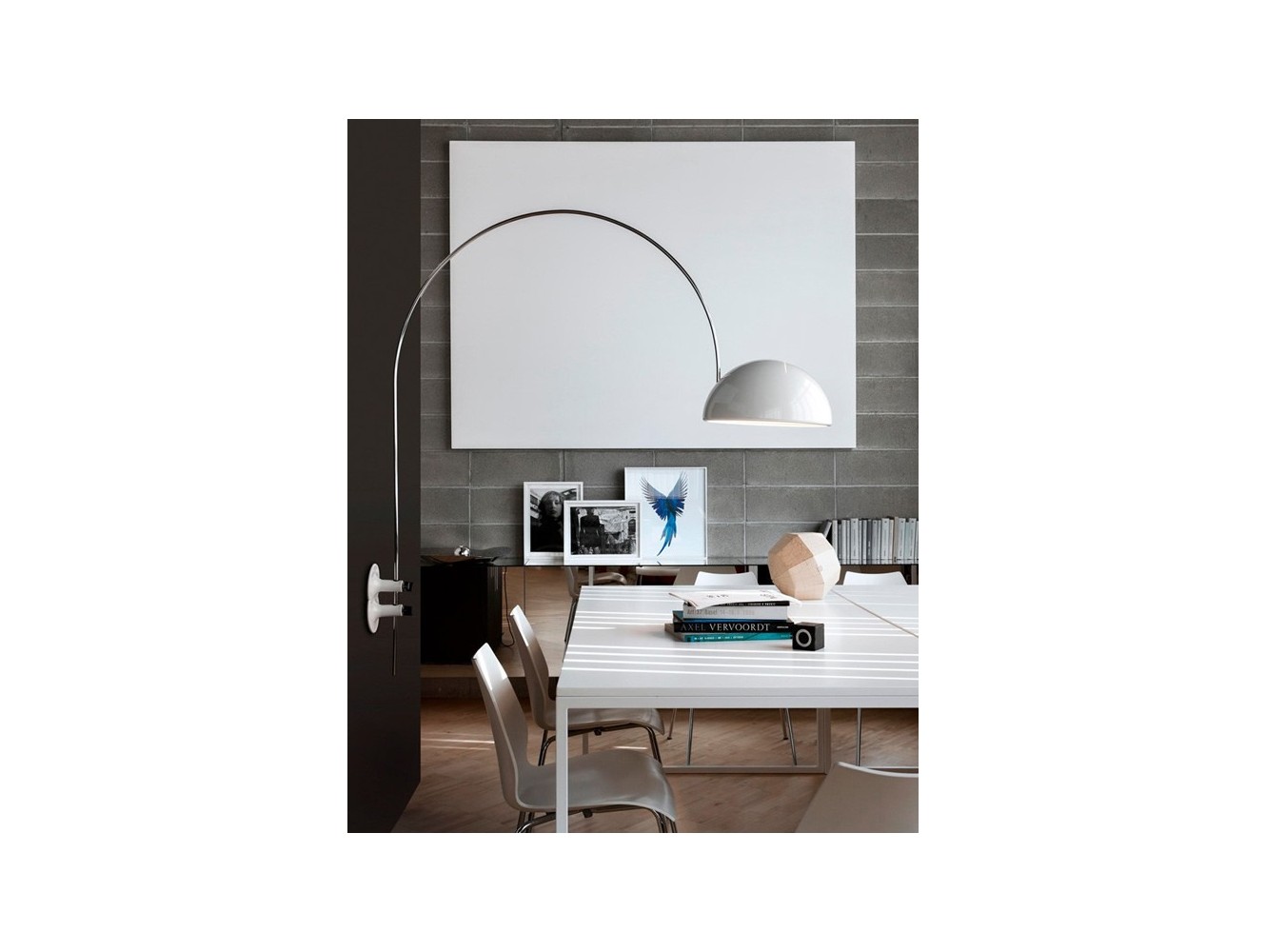 Oluce lámpara de pared con arco Coupe grande