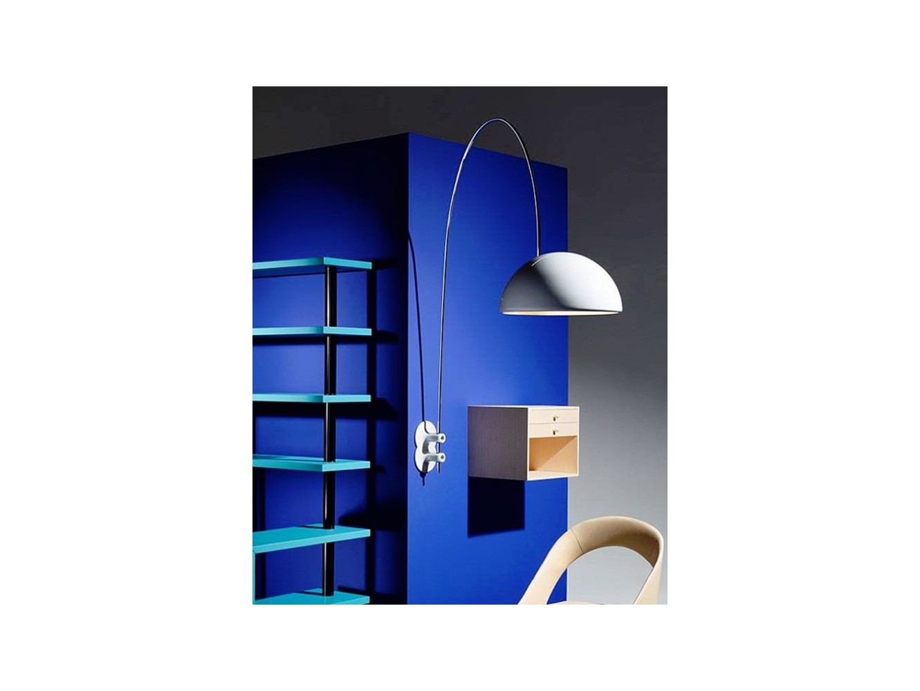 Oluce lámpara de pared con arco Coupe grande
