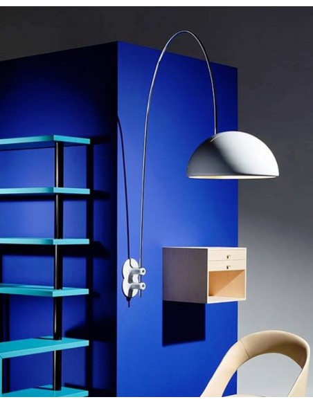 Oluce lámpara de pared con arco Coupe grande