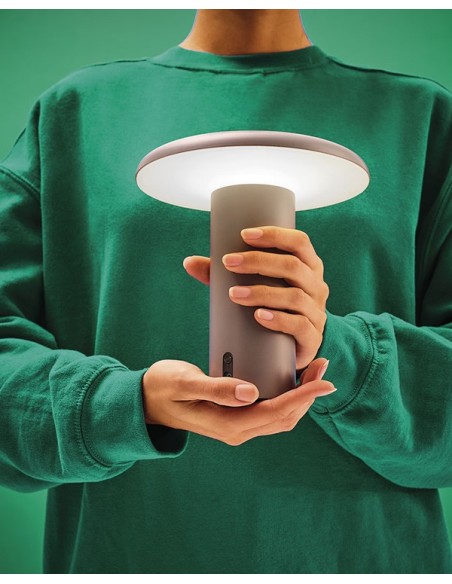 Artemide Takku lámpara de sobremesa recargable