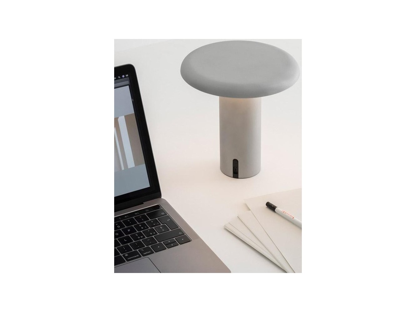 Artemide Takku lámpara de sobremesa recargable