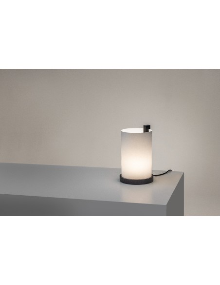 Lámpara de sobremesa Motarasu Enso: iluminación elegante y minimalista.