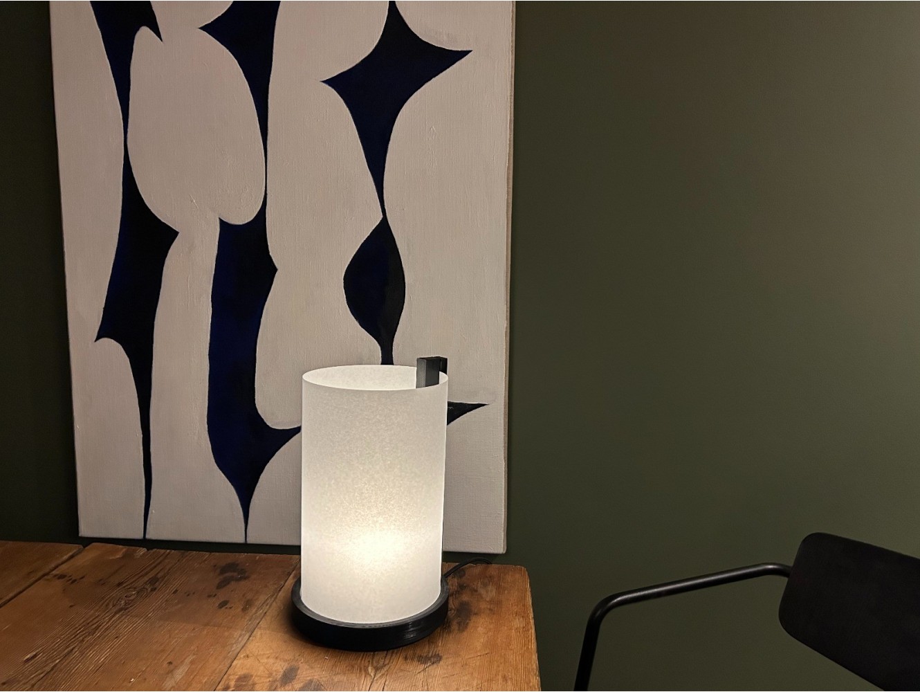 Lámpara de sobremesa Motarasu Enso: iluminación elegante y minimalista.