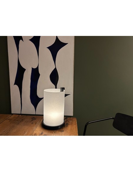 Lámpara de sobremesa Motarasu Enso: iluminación elegante y minimalista.