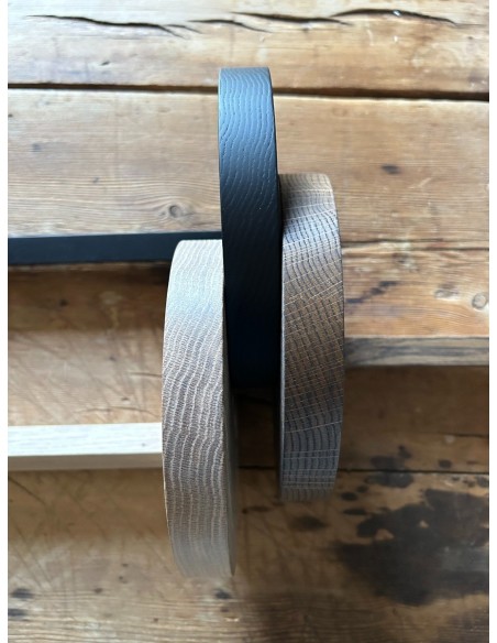 Lámpara de sobremesa Motarasu Enso: iluminación elegante y minimalista.