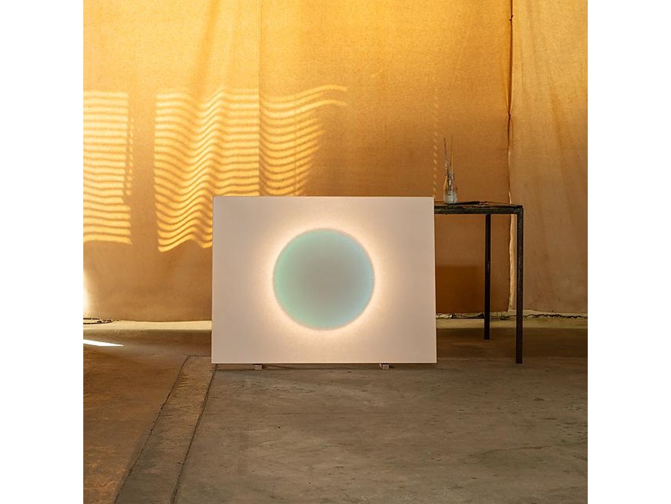 Lámpara de Pie LED Moodmoon Framed de Ingo Maurer