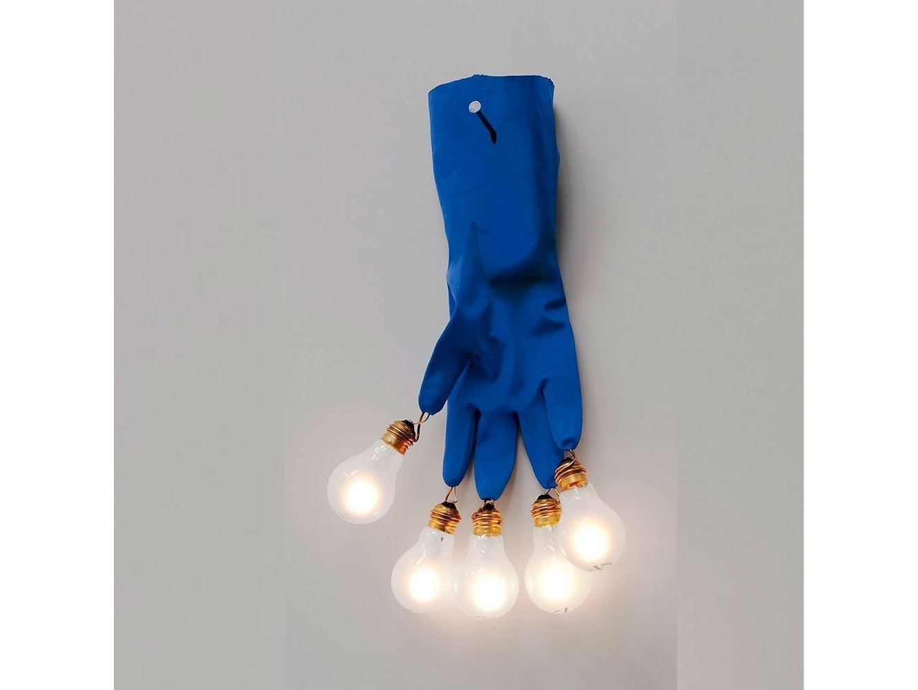¡Transforma Tu Espacio con la Lámpara Luzy on the Wall de Ingo Maurer!