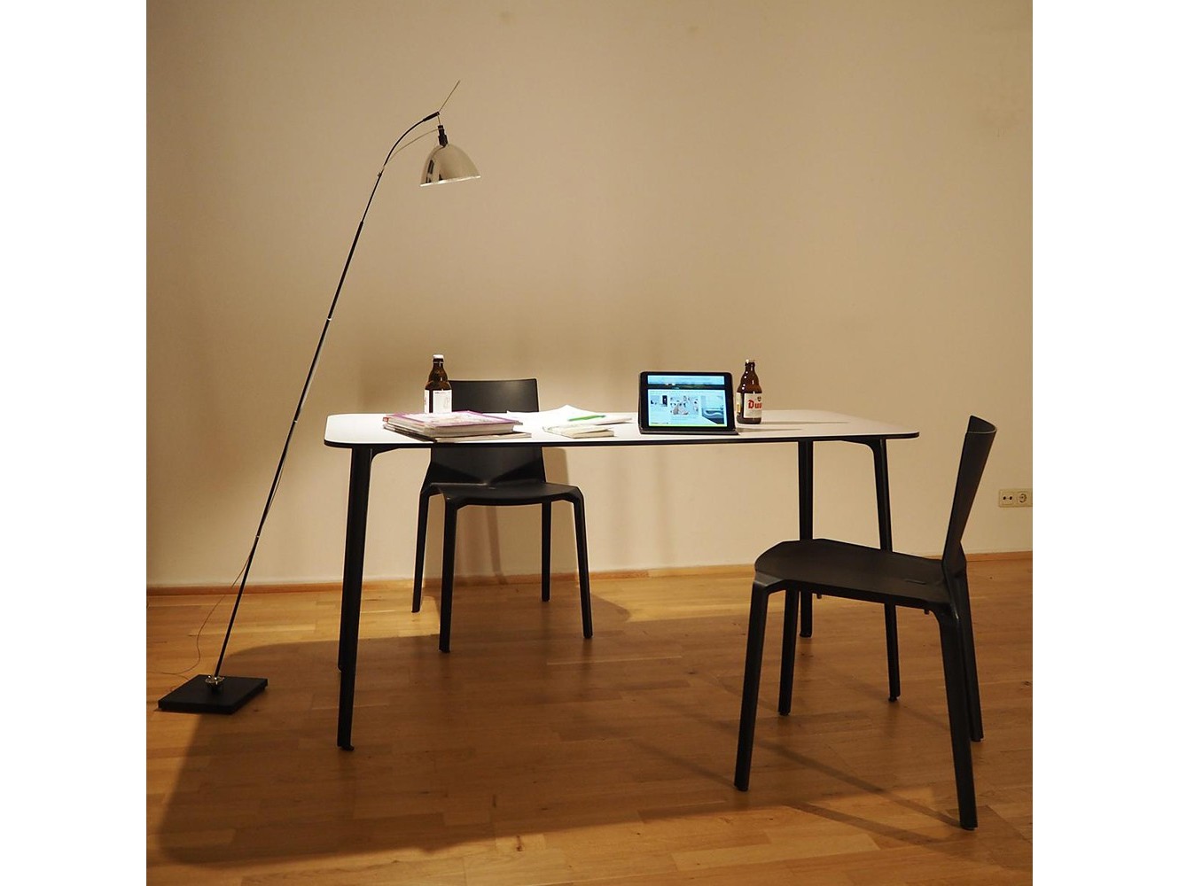 ¡Ilumina con Estilo con la Lámpara Max. Floor de Ingo Maurer!
