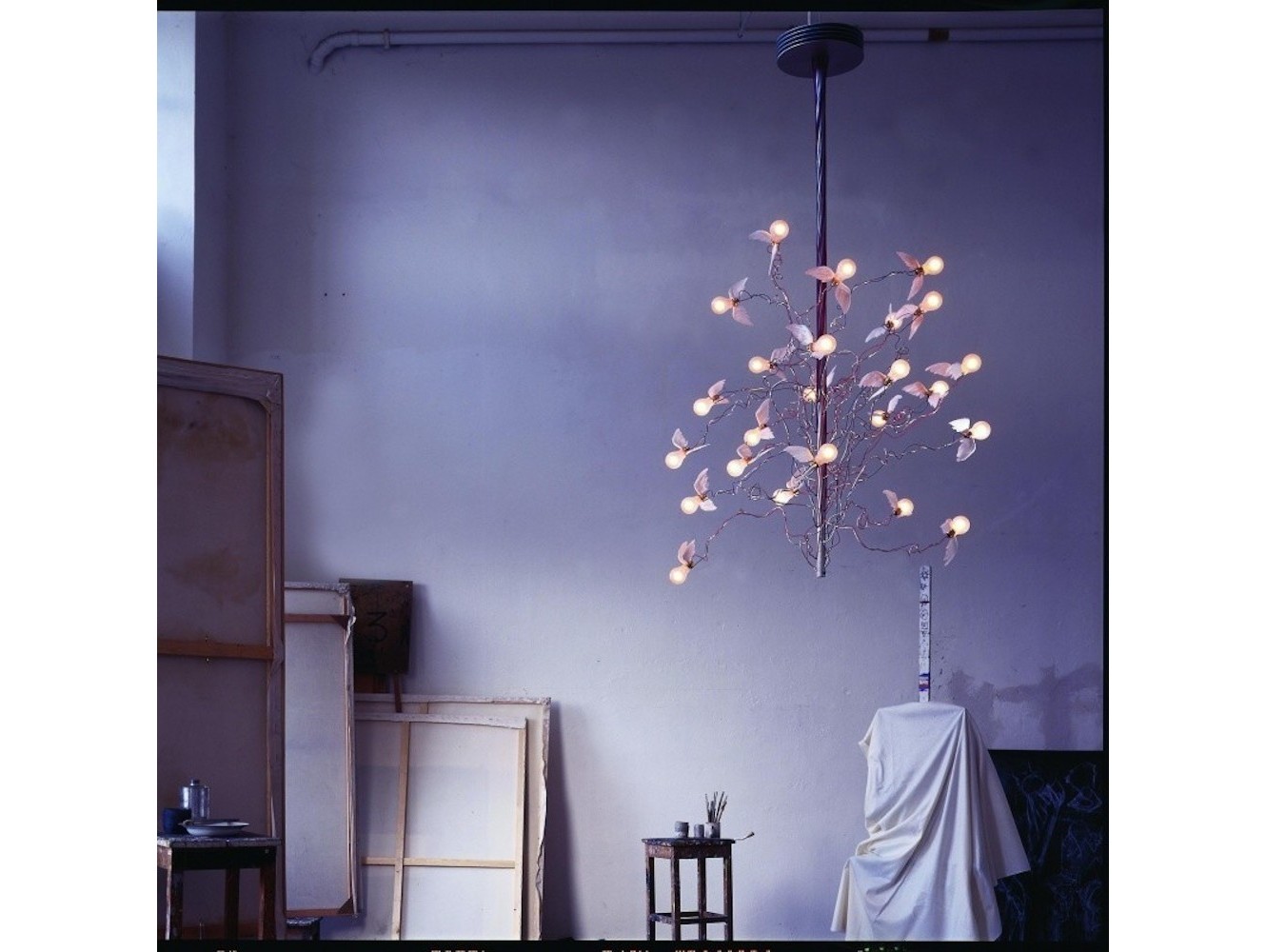 Descubre la Elegancia Única de la Lámpara Birds Birds Birds de Ingo Maurer