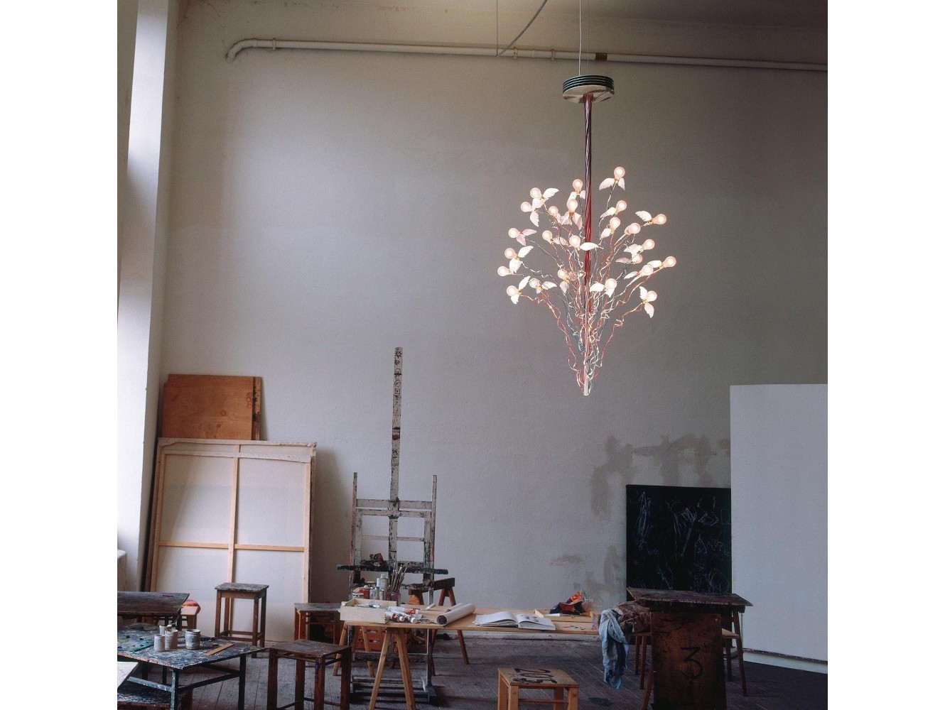 Descubre la Elegancia Única de la Lámpara Birds Birds Birds de Ingo Maurer