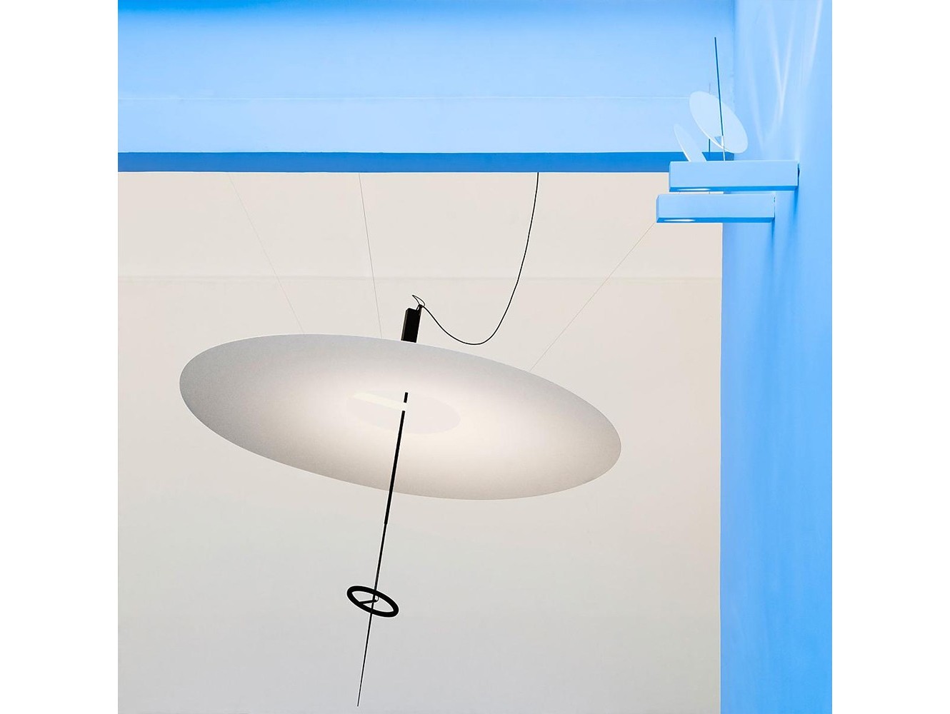 Flying Disc de Ingo Maurer: Iluminación Indirecta y Diseño Liviano