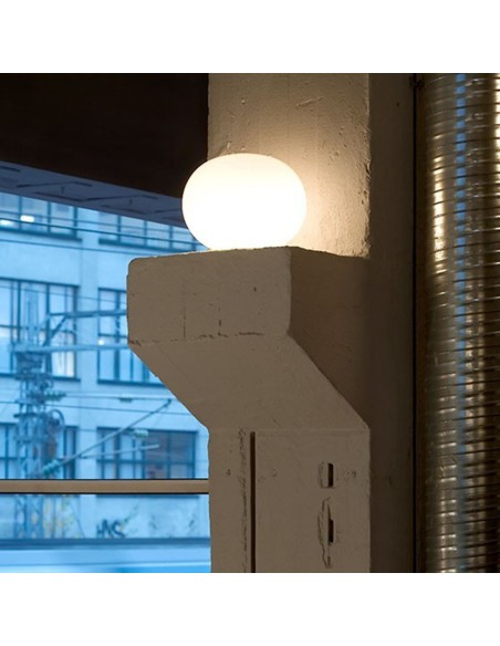 Lámpara de Sobremesa Glo-Ball Basic de Flos: Diseño Moderno y Luz Difusa