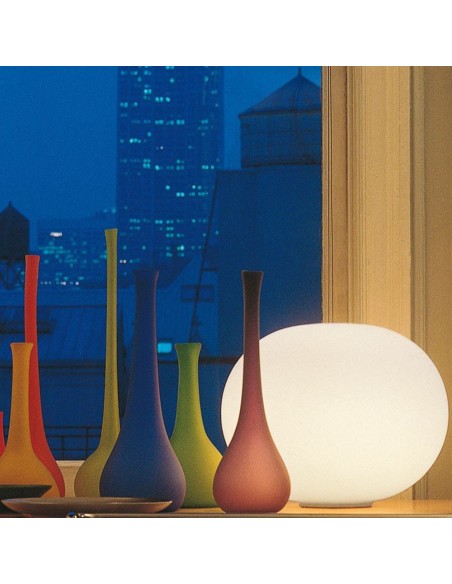 Lámpara de Sobremesa Glo-Ball Basic de Flos: Diseño Moderno y Luz Difusa