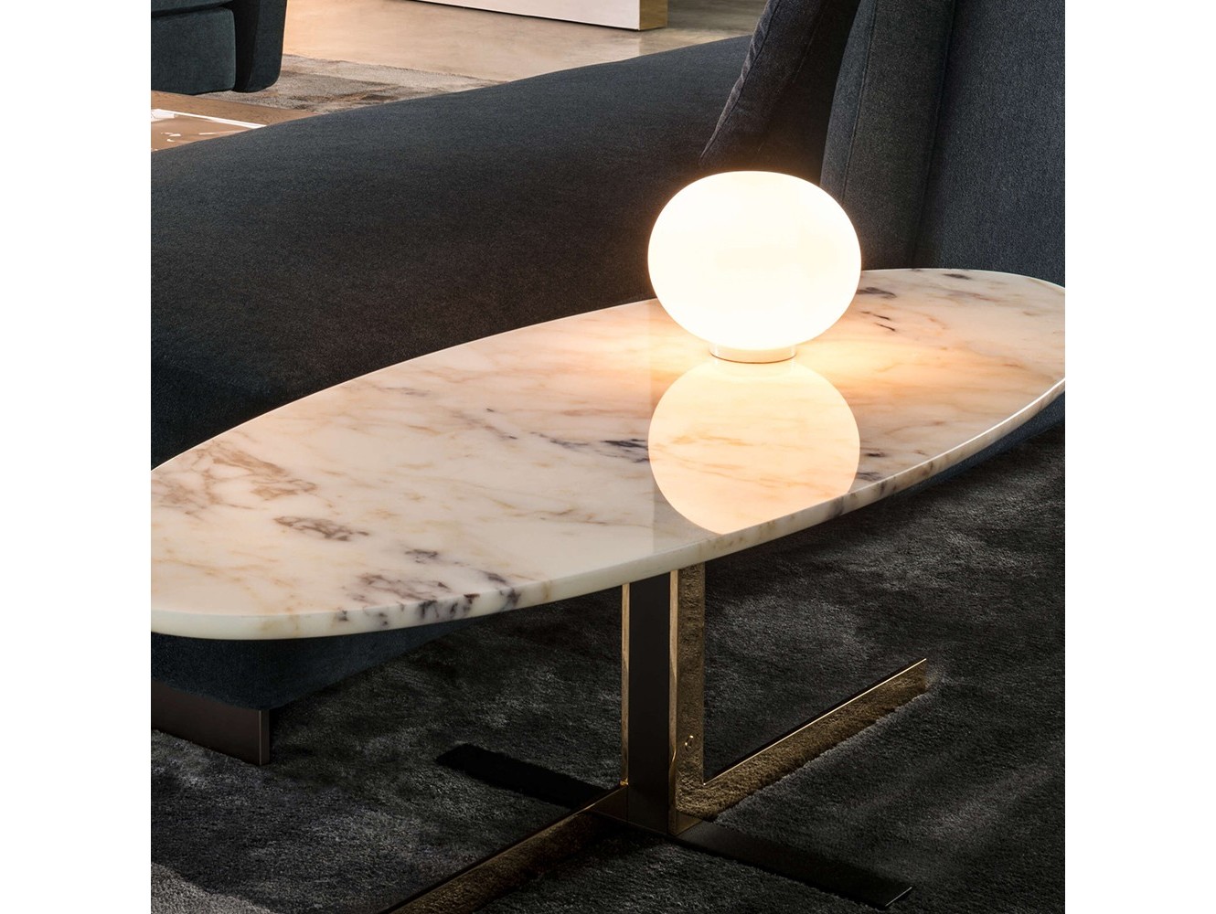 Lámpara de Sobremesa Glo-Ball Basic de Flos: Diseño Moderno y Luz Difusa