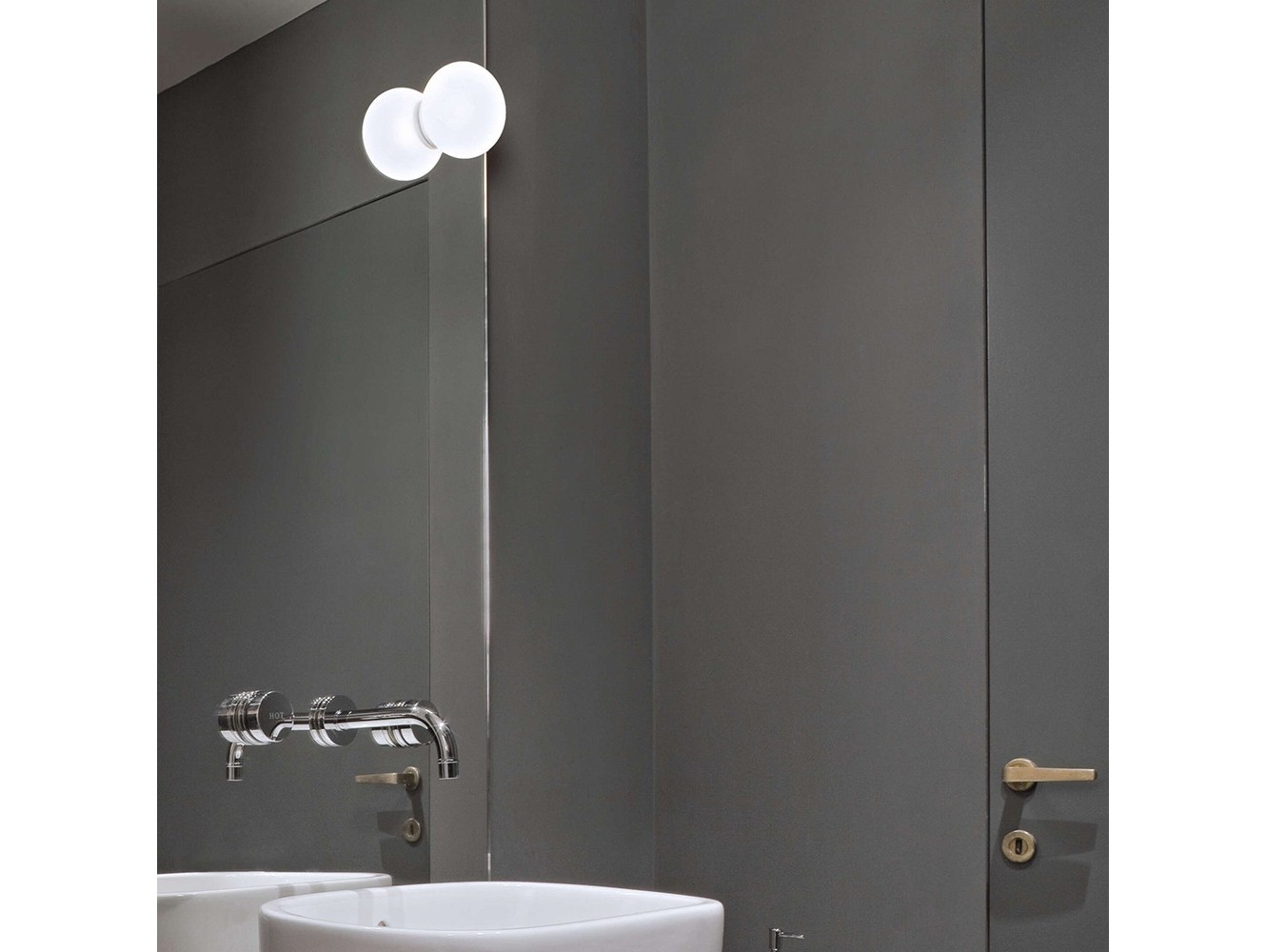 Flos Mini Glo-Ball Aplique/Plafón de Pared y Techo: Luz Difusa y Diseño Moderno