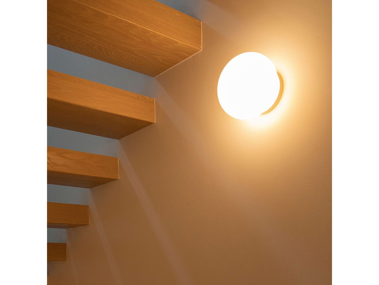 Flos Mini Glo-Ball Aplique/Plafón de Pared y Techo: Luz Difusa y Diseño Moderno