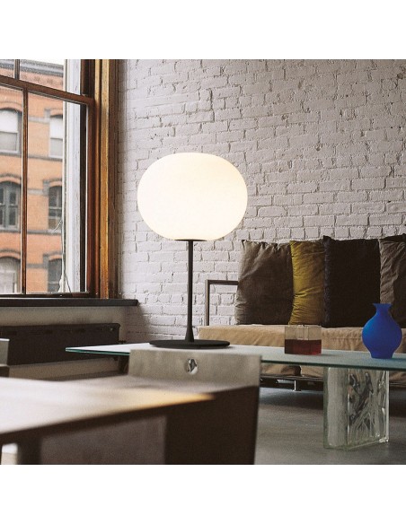 Lámpara de Mesa Glo-Ball T1 de Flos: Elegancia y Luz Regulable