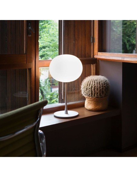 Lámpara de Mesa Glo-Ball T1 de Flos: Elegancia y Luz Regulable