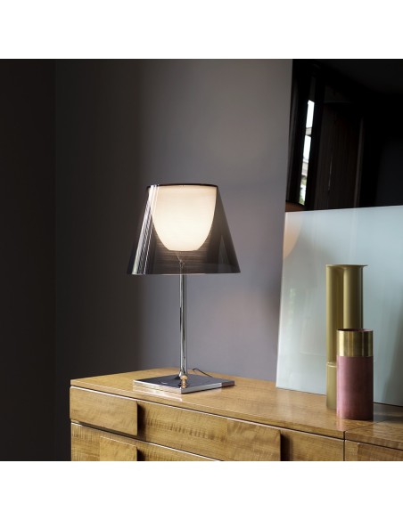 Lámpara de Sobremesa KTribe T de Flos: Elegancia Moderna y Estilo Refinado