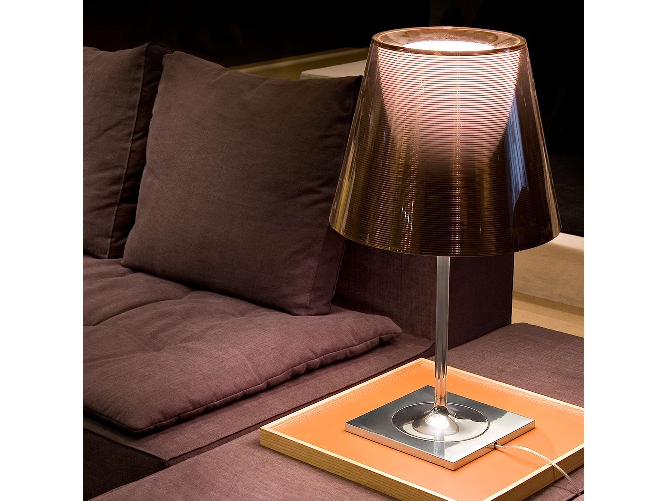 Lámpara de Sobremesa KTribe T de Flos: Elegancia Moderna y Estilo Refinado