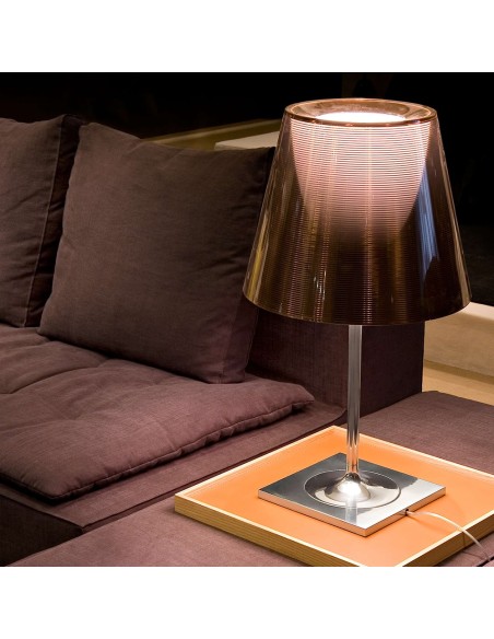 Lámpara de Sobremesa KTribe T de Flos: Elegancia Moderna y Estilo Refinado
