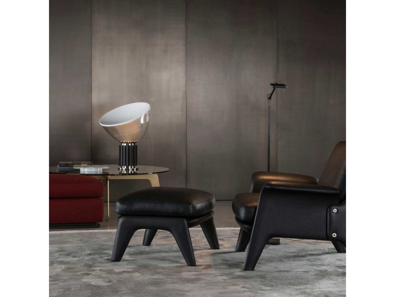 Lámpara de Mesa Taccia de Flos: Diseño Icónico y Luz Indirecta de Alta Calidad