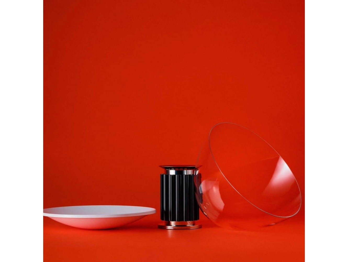 Lámpara de Mesa Taccia de Flos: Diseño Icónico y Luz Indirecta de Alta Calidad