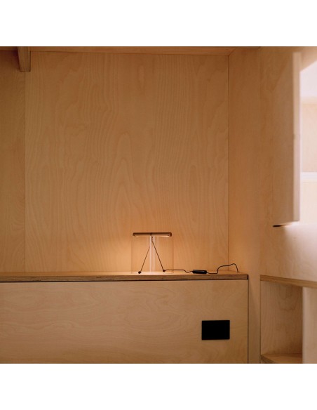Lámpara de Mesa To-Tie de Flos: Diseño Minimalista y Luz Difusa