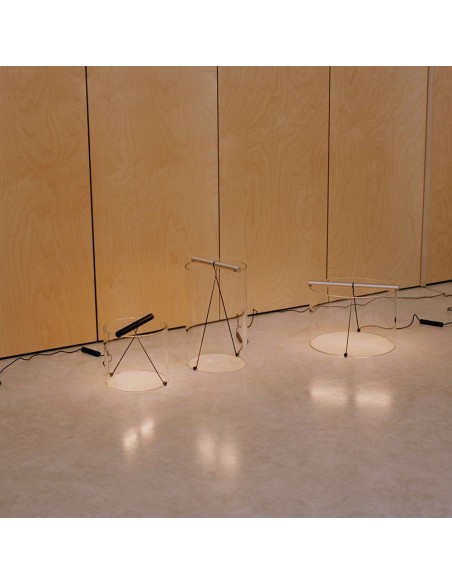 Lámpara de Mesa To-Tie de Flos: Diseño Minimalista y Luz Difusa
