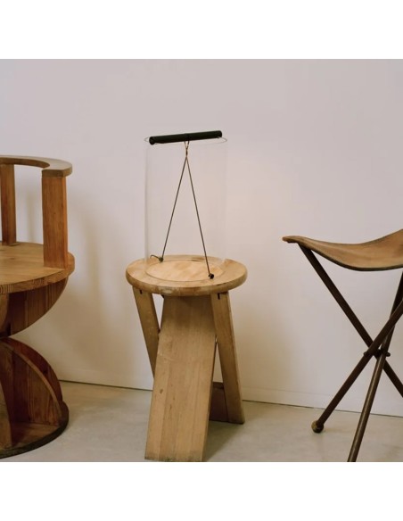 Lámpara de Mesa To-Tie de Flos: Diseño Minimalista y Luz Difusa