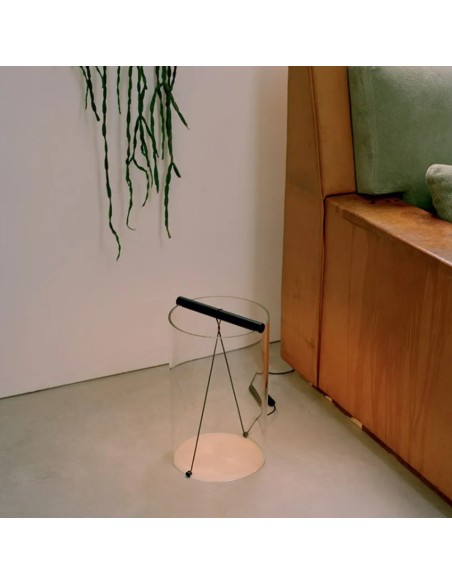 Lámpara de Mesa To-Tie de Flos: Diseño Minimalista y Luz Difusa
