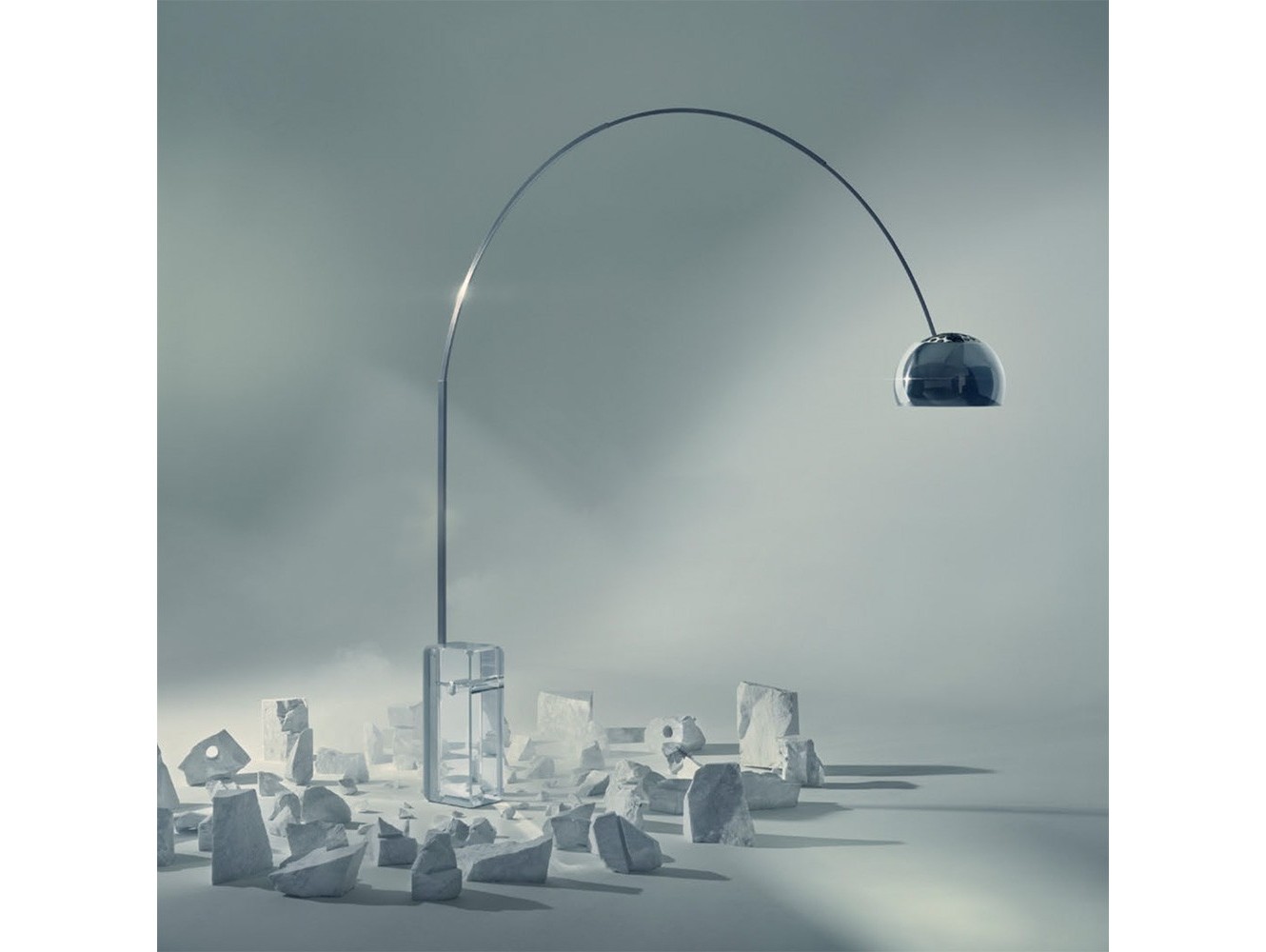 Lámpara Arco K 60 Aniversario de Flos: Edición Limitada con Base de Cristal