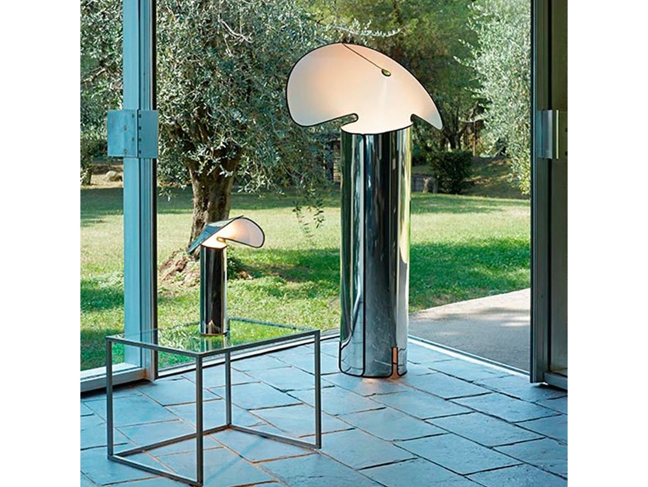 Lámpara de Pie Chiara de Flos: Elegancia Icónica en Acero Inoxidable