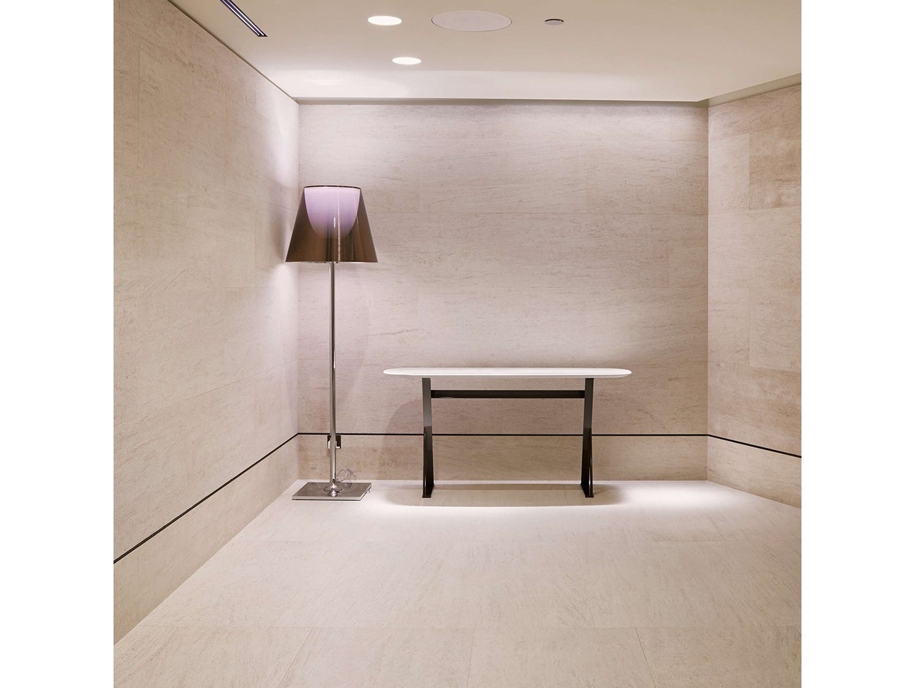 Lámpara de Pie Ktribe F2/F3 de Flos: Elegancia Moderna