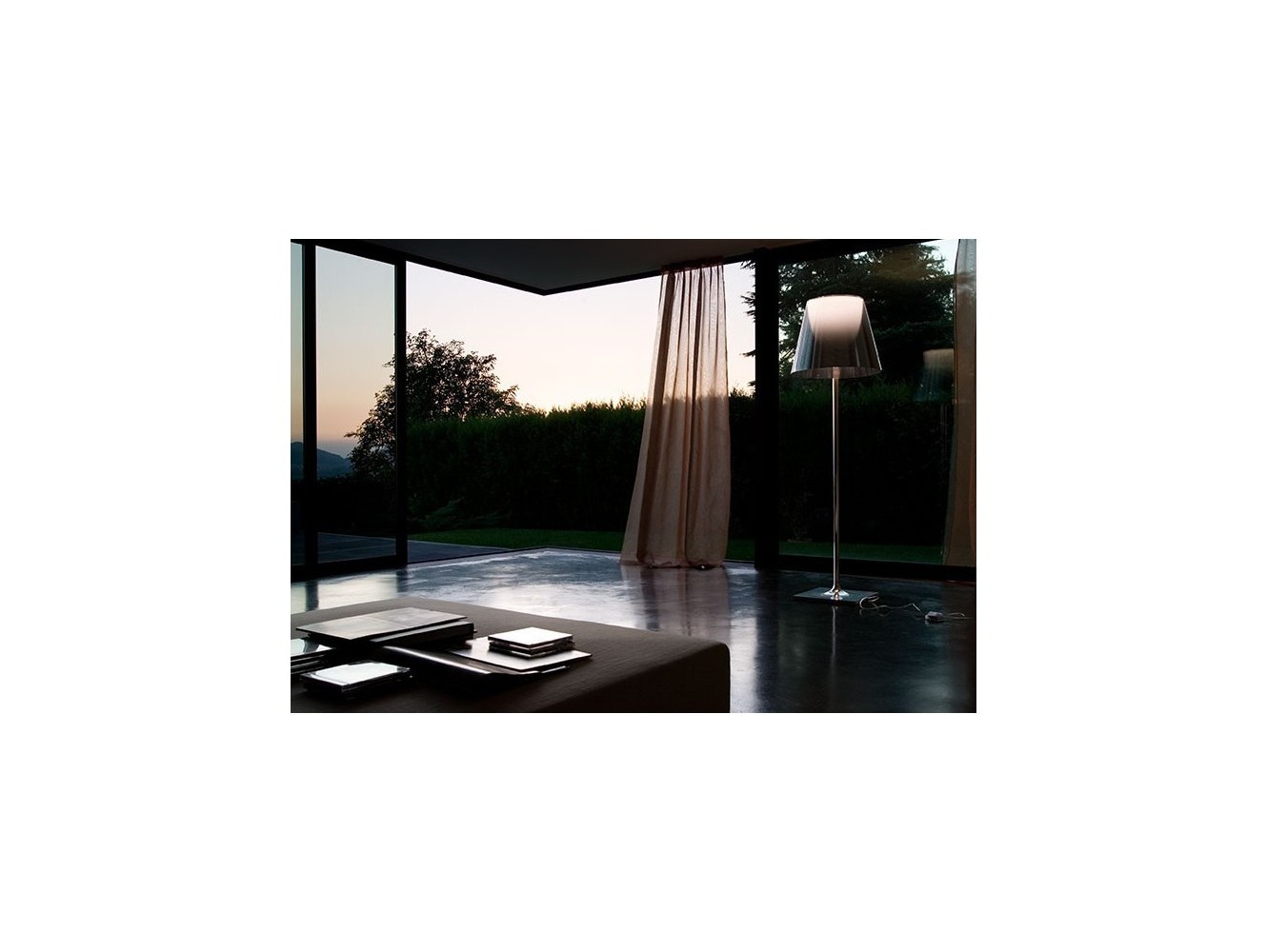 Lámpara de Pie Ktribe F2/F3 de Flos: Elegancia Moderna