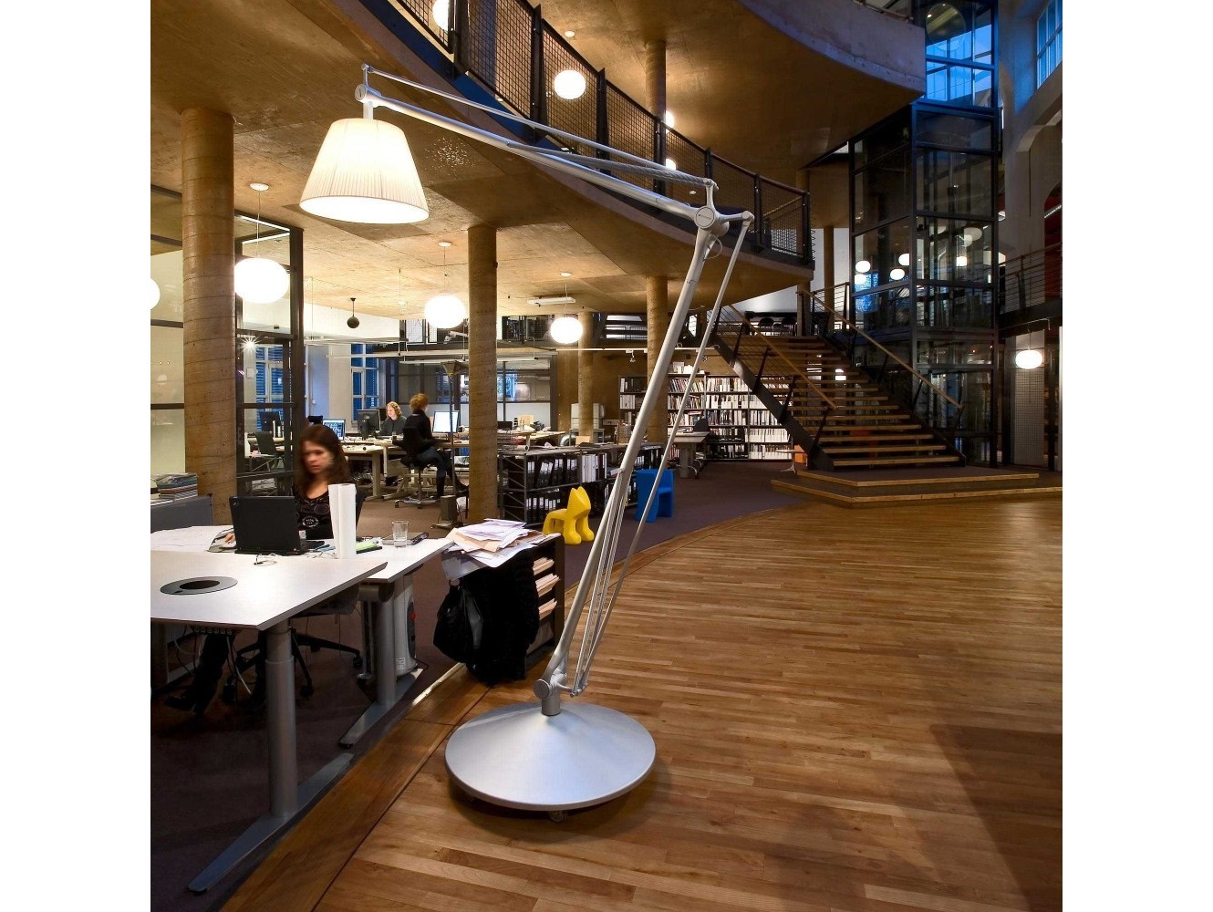 Flos Superarchimoon Lámpara de Pie - Diseño Impactante y Luz Regulable