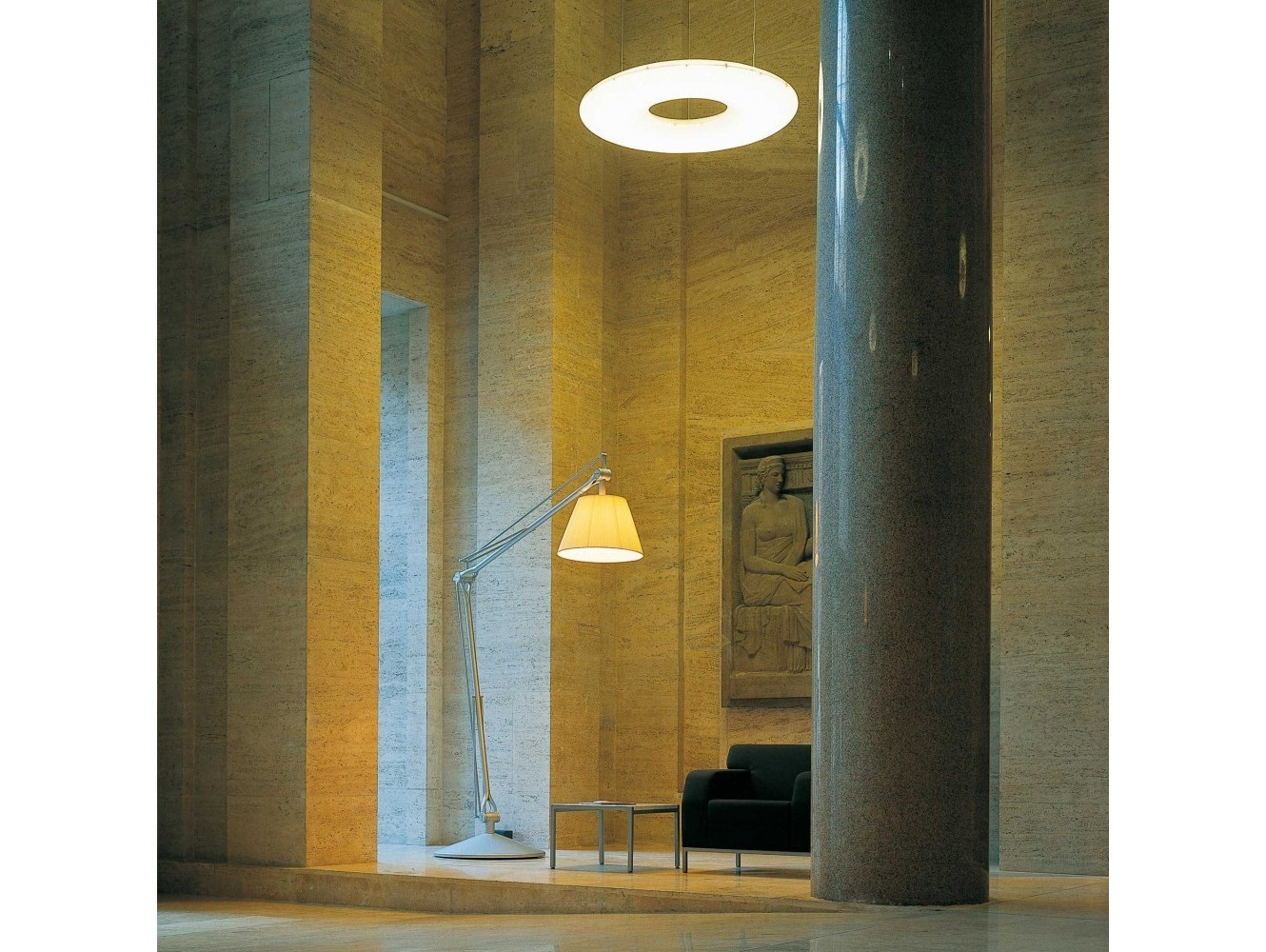 Flos Superarchimoon Lámpara de Pie - Diseño Impactante y Luz Regulable