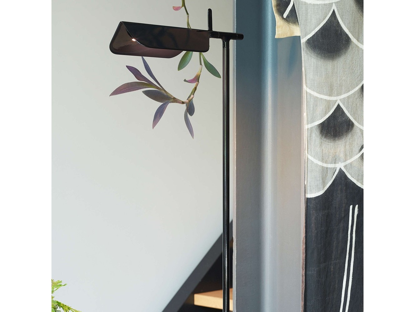 Flos Lámpara de Pie Tab F: Diseño Minimalista y Luz Directa