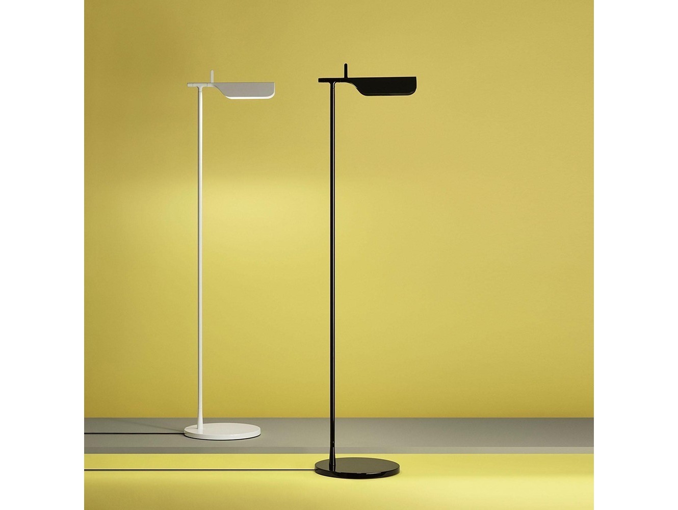 Flos Lámpara de Pie Tab F: Diseño Minimalista y Luz Directa