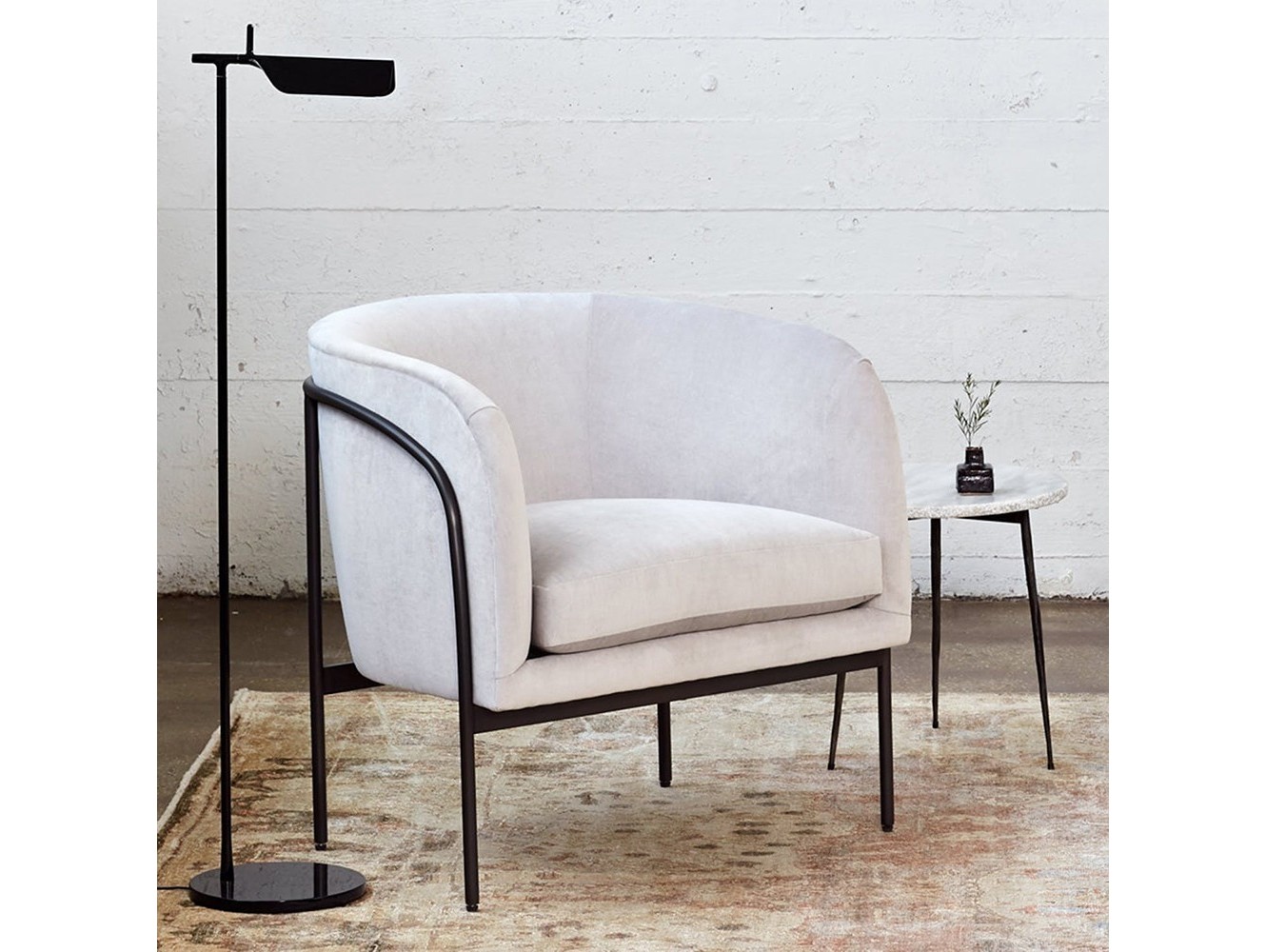 Flos Lámpara de Pie Tab F: Diseño Minimalista y Luz Directa
