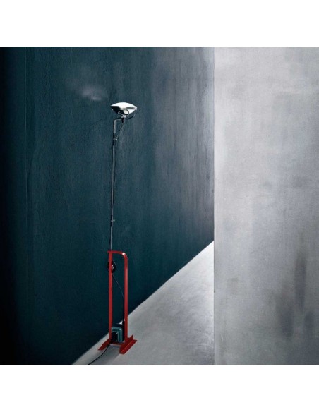 Lámpara de Pie Toio de Flos: Icono del Diseño con Luz Indirecta
