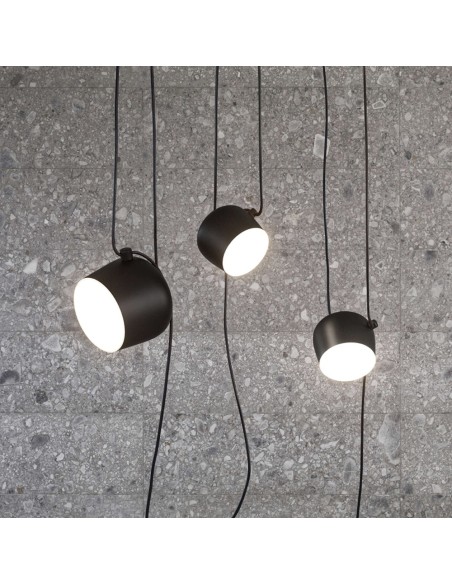 Lámpara de Suspensión Aim de Flos: Diseño Minimalista con Luz Ajustable