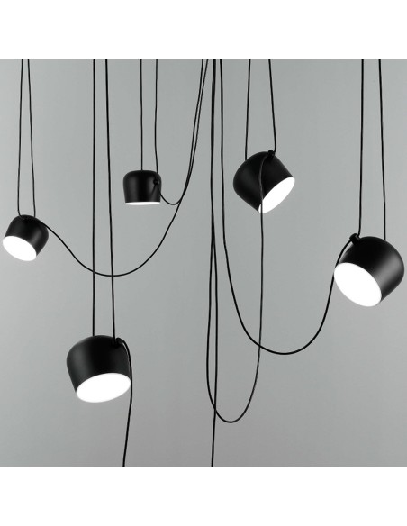 Lámpara de Suspensión Aim de Flos: Diseño Minimalista con Luz Ajustable