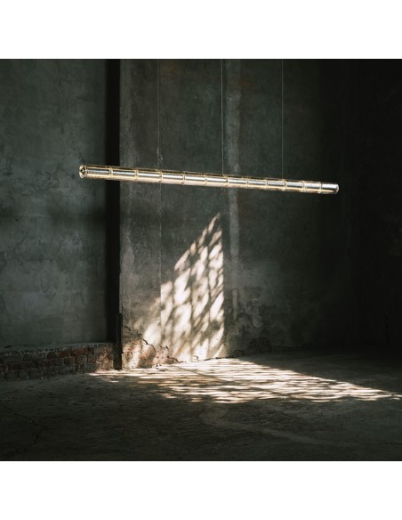 Lámpara de Suspensión Luce Orizzontale Flos: Elegancia y Tecnología