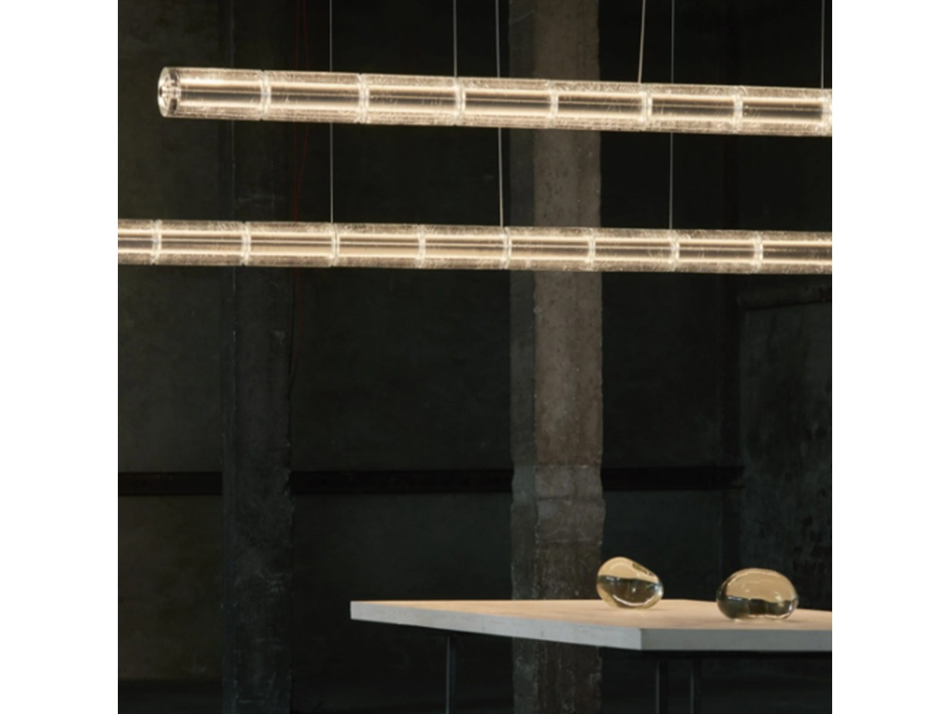 Lámpara de Suspensión Luce Orizzontale Flos: Elegancia y Tecnología