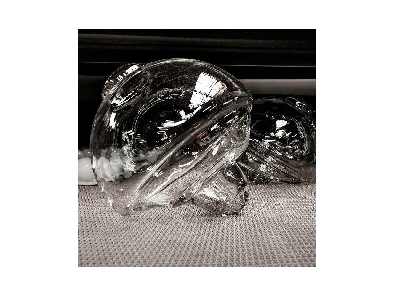 Lámpara Noctambule Low Cylinder & Bowl de Flos: Modernidad y Estilo en Cristal