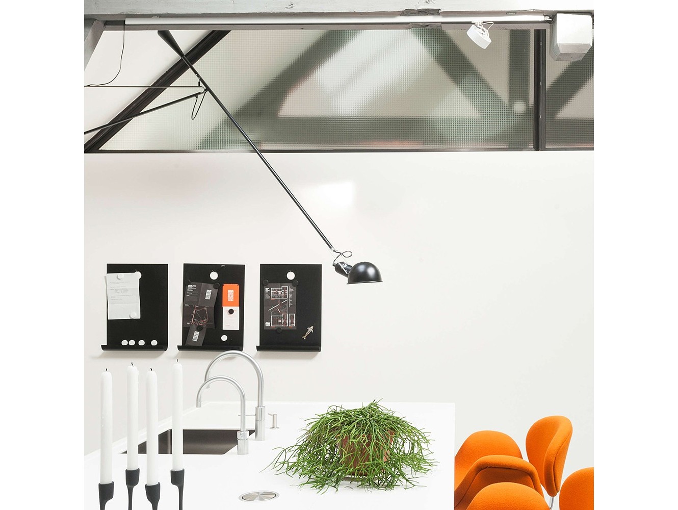 Lámpara de Pared 265 de Flos: Elegancia y Versatilidad para Iluminación Directa