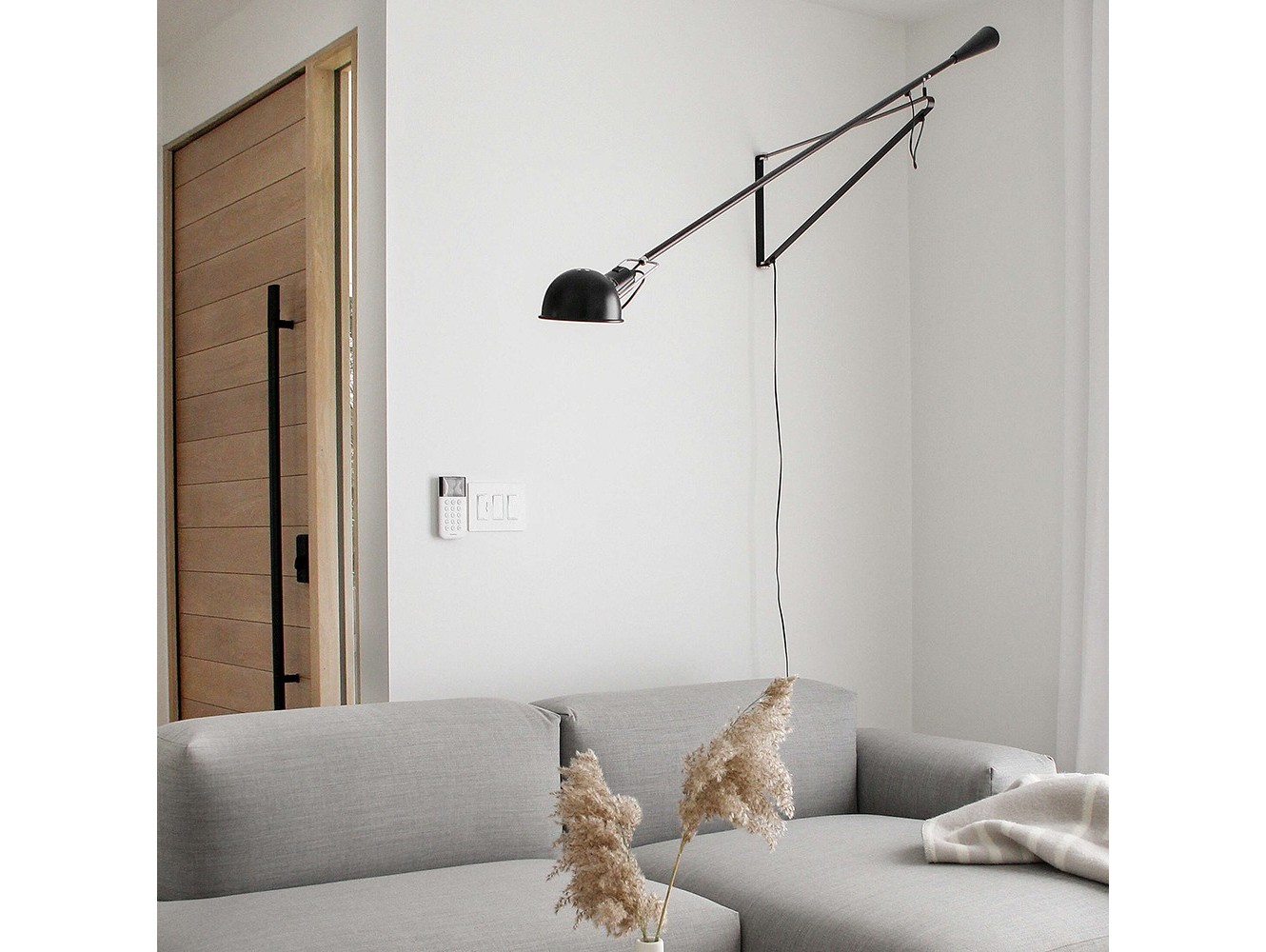Lámpara de Pared 265 de Flos: Elegancia y Versatilidad para Iluminación Directa